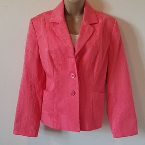Elegant pink jacket with daisies and collar
